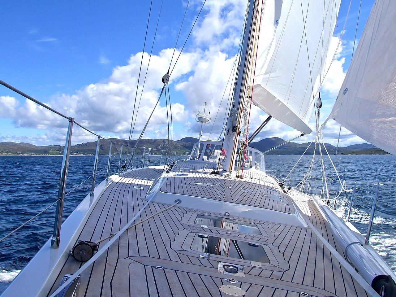 sailchecker yacht charter and sailing