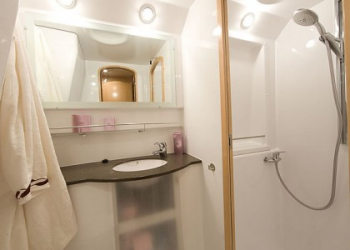 Eleuthera-60-Sailchecker-Bathroom-heads Eleuthera-60-Sailchecker-Bathroom-heads