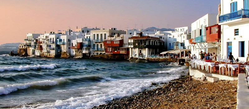 houses in Mykonos on a cyclades sailing itinerary