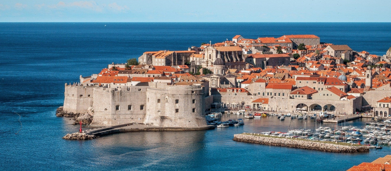 the city of Dubrovnik and the walled city on a Dubrovnik sailing itinerary