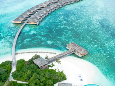 bungalows and view of white sand in the maldives