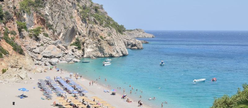 beach and cliffs on a Marmaris sailing itinerary