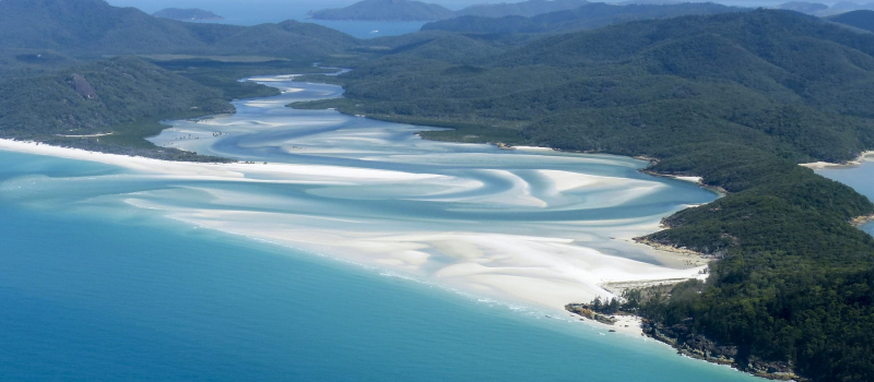 islands with white sand on a Whitsundays sailing itinerary